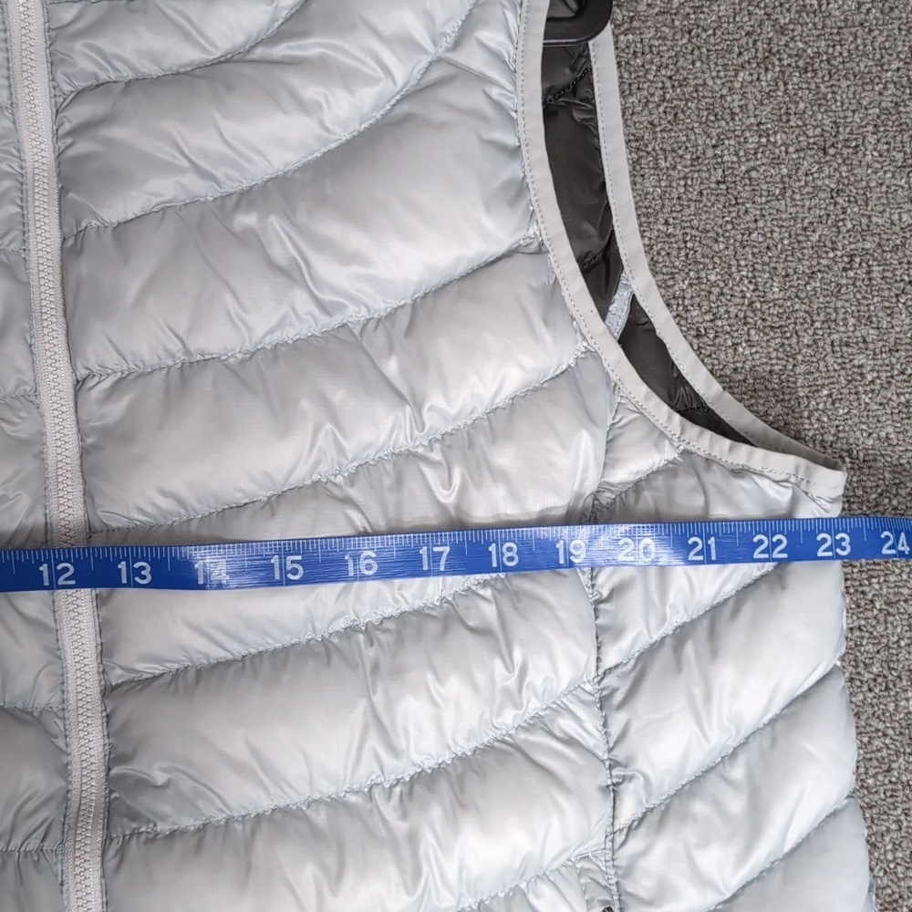L.L. Bean Downtek Puffer Vest Size Large-Reg In Bluish-Silver Stowaway Pocket - Picture 11 of 12